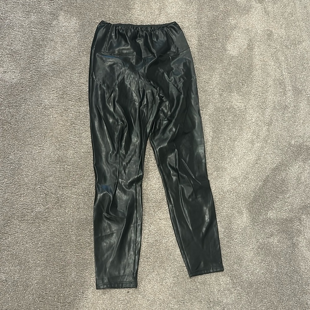 Wilfred Free Aritzia Daria Vegan Leather Black Leggings size Medium